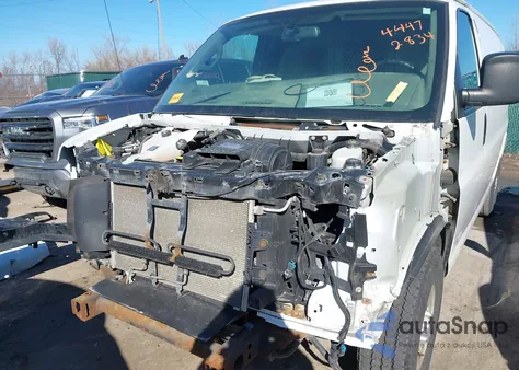 2018 Chevrolet Express 2500 Work Van z USA, uszkodzony, nr VIN 1GCWGAFG4J1170521